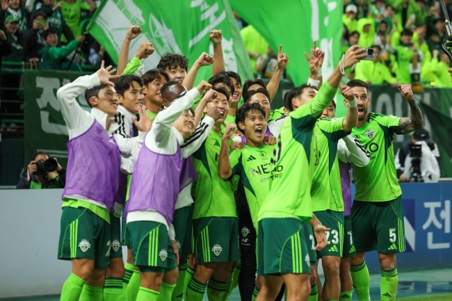 ‘V10’ 화려한 대관식만 남았다!…‘송민규-이동준-이승우 연속골’ 전...