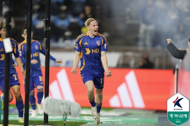 <b>루빅손</b>의 파워슛이 울산 살렸다... 울산, 홈 수원 FC전 1-0 승리 [MK현장...