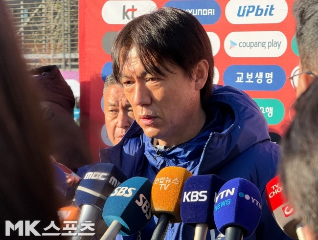 (일문일답) ‘감독 컨디션도 GOOD’ 홍명보 감독, ‘20개월 만에 <b>복귀</b>’...
