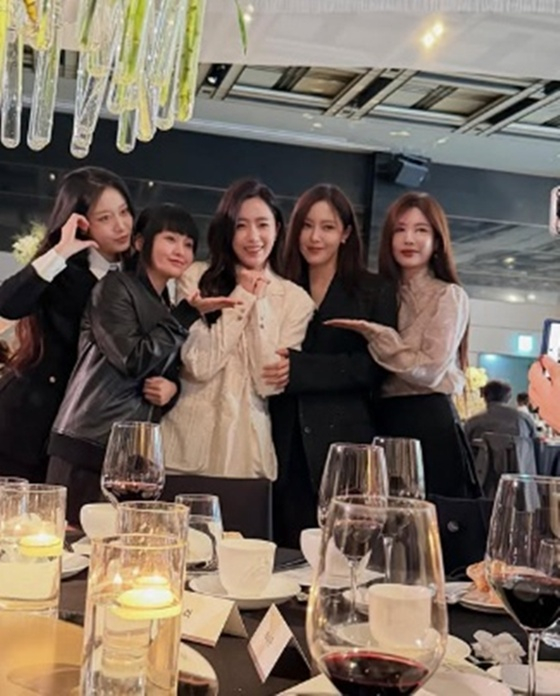 <b>함은정</b><b>김병우 결혼식</b>에서 다시 뭉친 <b>티아라</b>...여전한 <b>우정</b> [MK이슈]