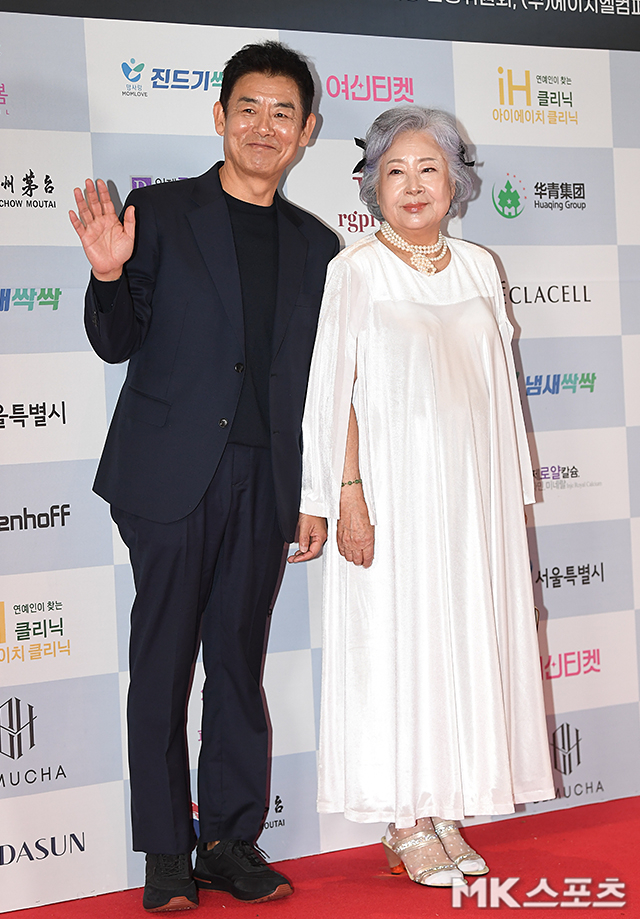성동일-정혜선 ‘<b>서울국제영화대상</b> 참석’ [MK포토]
