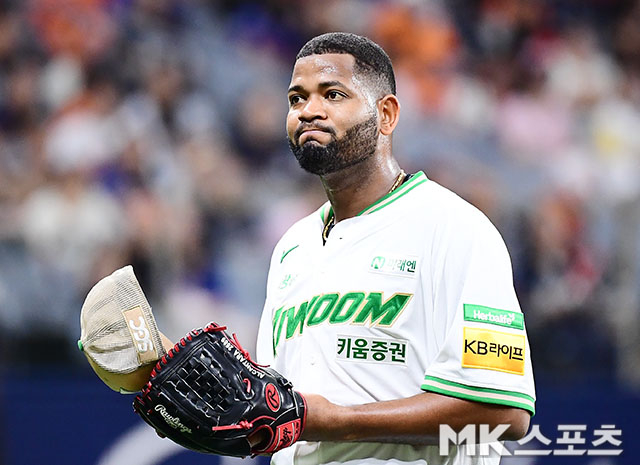 <b>키움</b>, 2026 외국인 선수 구성 완료...<b>알칸타라 재계약</b>-와일스·브룩스 영...