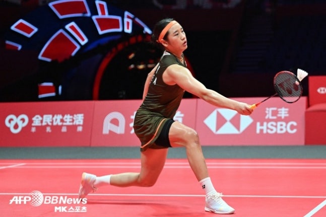 [속보] ‘최강’ 안세영의 수비가 흔들렸다…日 최대 라이벌에 1게임 14-21로 패배