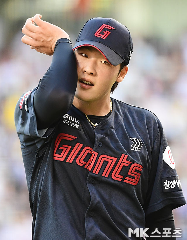 대체 선발 맞아?…‘이민석 7.1이닝 1실점 인생투+전민재 결승타’ <b>롯데</b>...