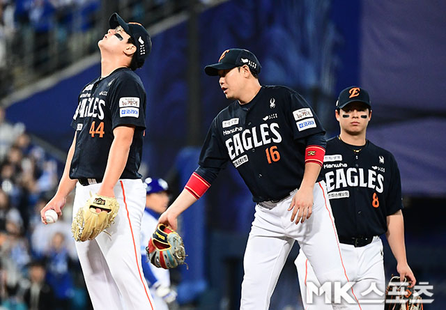 사구→볼넷→볼넷→삼진→뜬공→볼넷…시간 더 필요해 보이는 한화 김서현