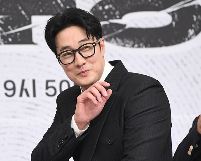 “오늘 첫 방”..13년 만에 SBS 복귀한 소지섭, ‘김부장’으로 올해 연기대상까지 거머쥘까?