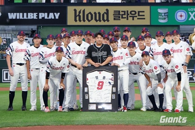 아듀 NO.9…‘전민재 3타점 대폭발!+나균안 역투’ 롯데, 정훈 은퇴식 날 LG 제압