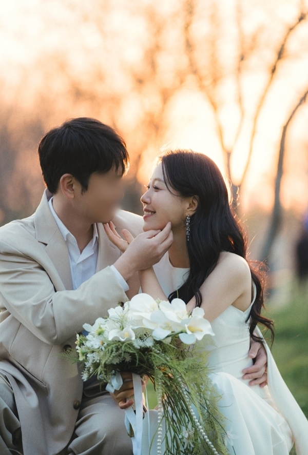 [단독]<b>개그우먼</b> <b>박은영</b>, 5세 연하와 5일 결혼…“저를 늘 웃게 하는 남...