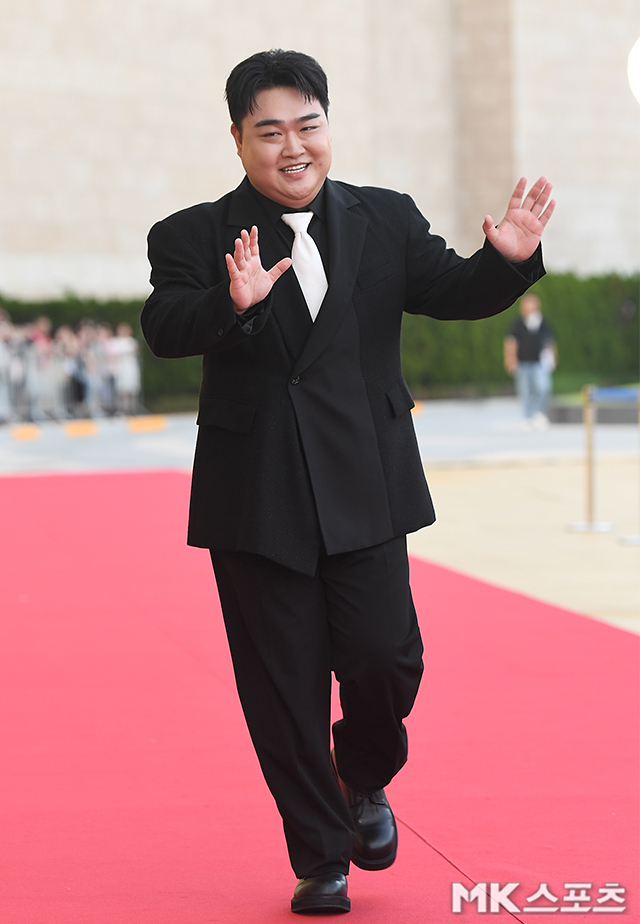 <b>김규원</b>, <b>사회복무요원</b> 시절 <b>미담</b> 뒤늦게 화제…‘우리 가족 연예인 0순...