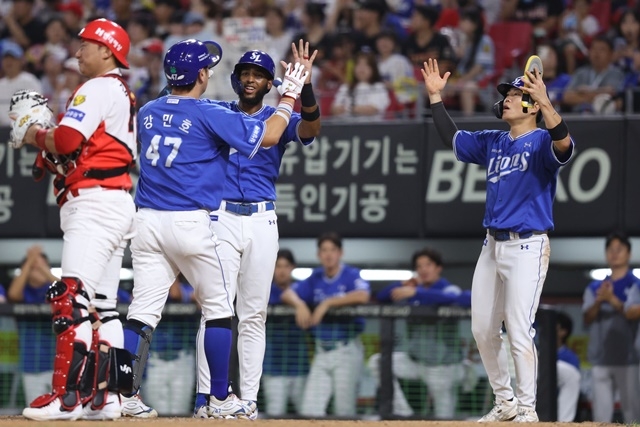 ‘1-5→4-7→7-8→9-8’ 이런 경기가 있나!…‘류지혁 동점타+강민호 결...