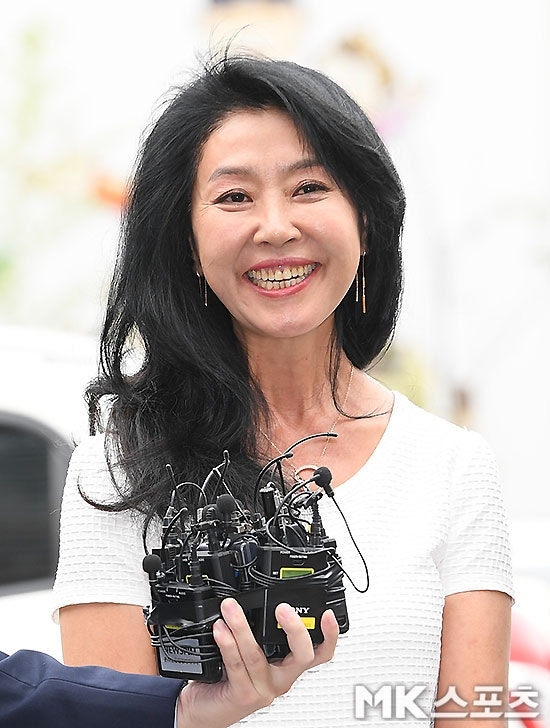 “지원금” vs “빌려준 돈”…<b>김부선</b>, 故 지인과 2억 <b>소송</b>전