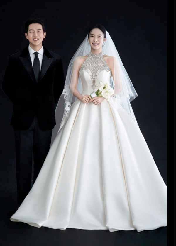 [단독] 김나희, ‘남주혁 닮은’ ♥예비신랑 청첩장 보니…이찬원이 30...