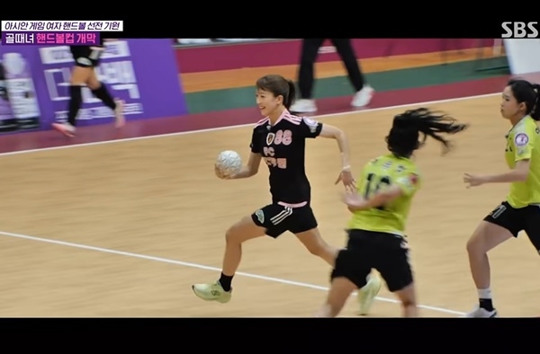SBS ‘<b>골 때리는 그녀들</b>’, 축구 넘어 핸드볼 도전… ‘골때녀 핸드볼컵...