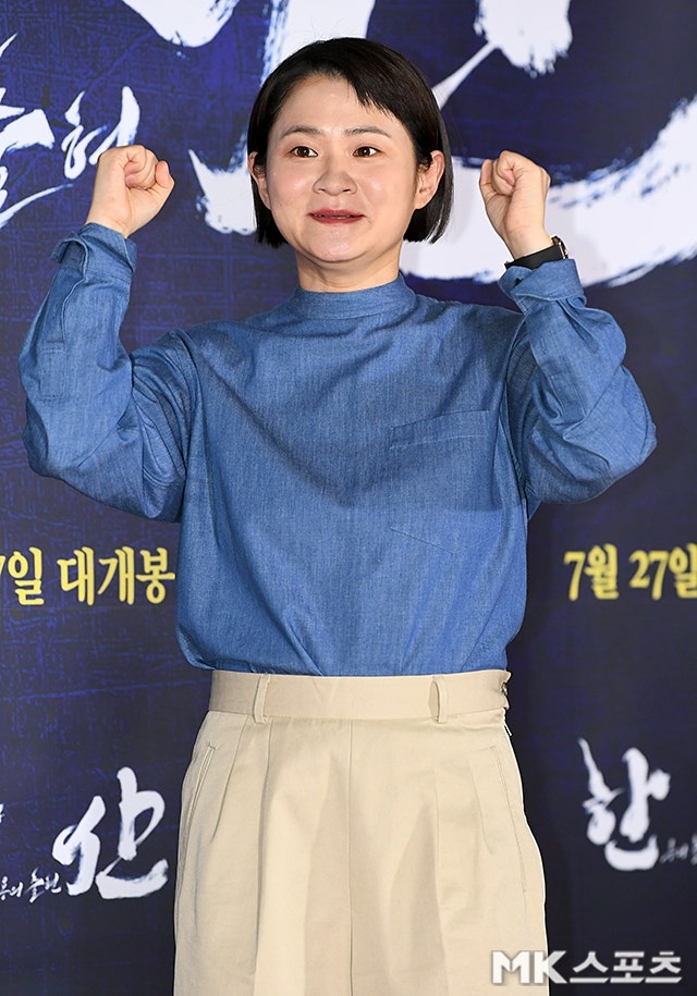 “3개월 뒤 돌아올 것”…<b>김신영</b>, 14년 지킨 ‘정희’ DJ <b>하차</b>