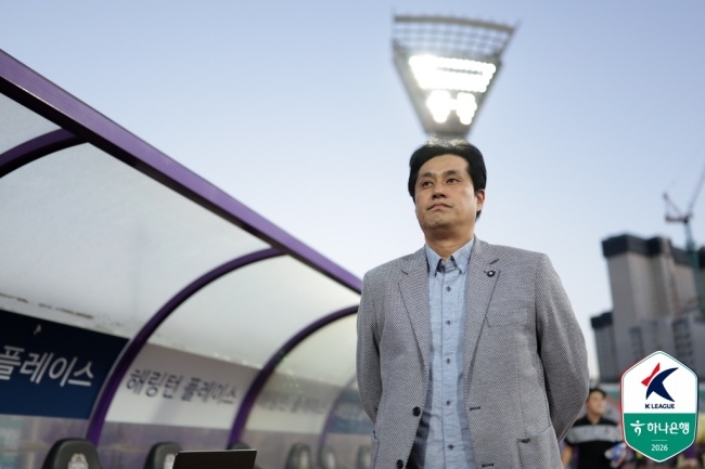 ‘강원전 0-3 완패’ 안양 유병훈 감독의 질책…“모든 책임은 제게, 다...