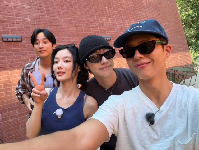 Park Bo-gum Admits He's 76kg Now vs. 65kg in Moonlight Drawn by Clouds: 10 Years Later