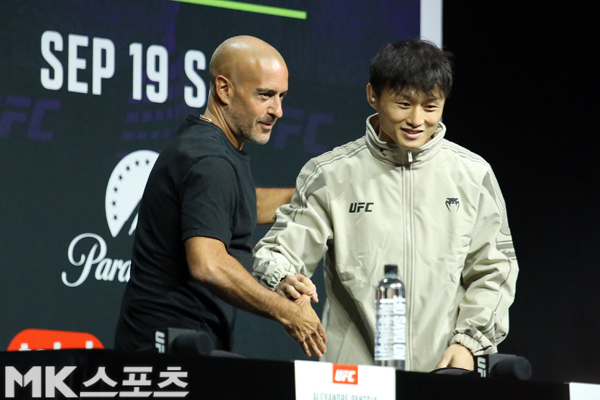 기자회견 참석한 <b>최두호</b> [MK포토]