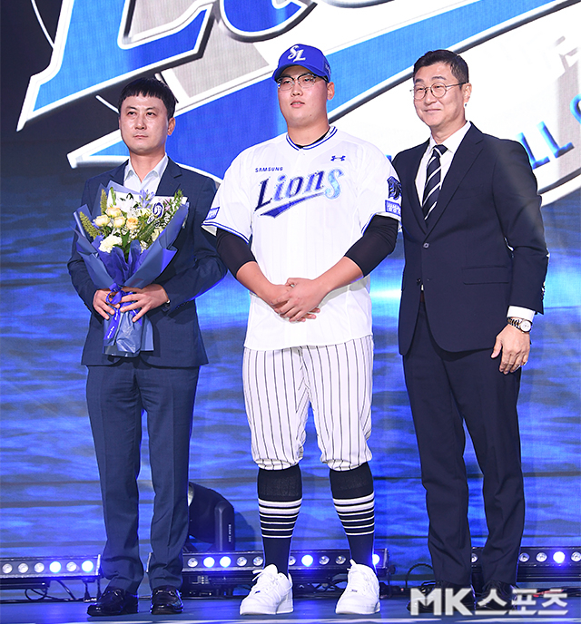 <b>삼성 라이온즈</b> 1라운드 <b>지명</b> 광주진흥고 <b>김민훈</b> [MK포토]