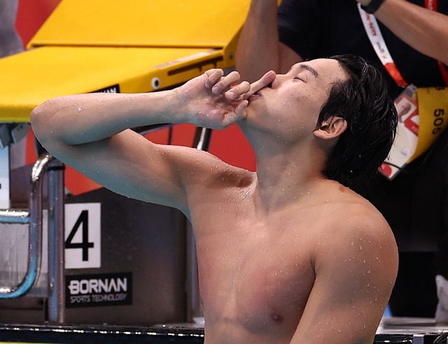 ‘김영범이 해냈다!’ 남자 자유형 50m서 ‘대회 신기록’ 21초 66으로 金...