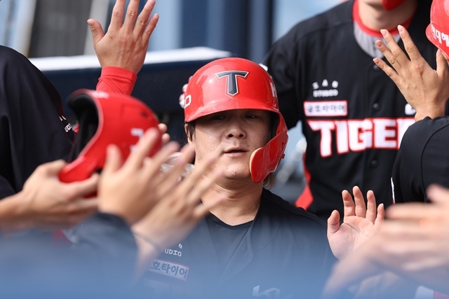 3위 보인다!…‘김선빈 결승 스퀴즈’ KIA, <b>LG</b> 6연패 빠트리며 3연패 탈...