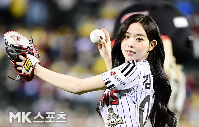<b>트리플에스 김채연</b> ‘청순 <b>시구</b>’ [MK포토]