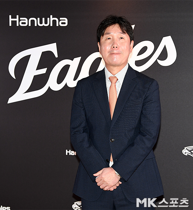 <b>류지현</b> 감독 ‘긴장되는 <b>취임</b> 기자회견’ [MK포토]