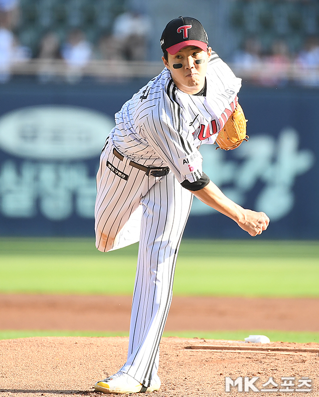 LG <b>임찬규</b>, <b>장모상</b> 아픔 딛고 준PO 2차전 <b>선발</b> 등판 강행 [준PO]
