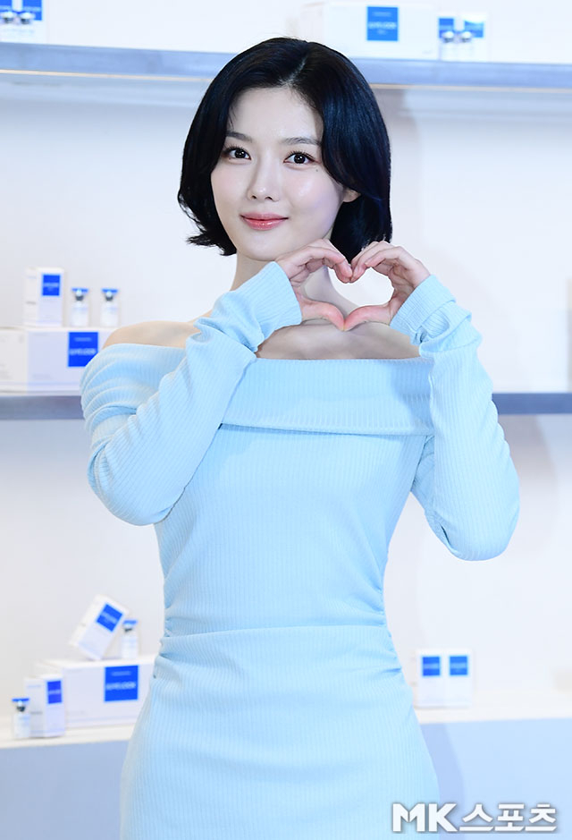 <b>김유정</b> ‘심쿵 손하트’ [MK포토]