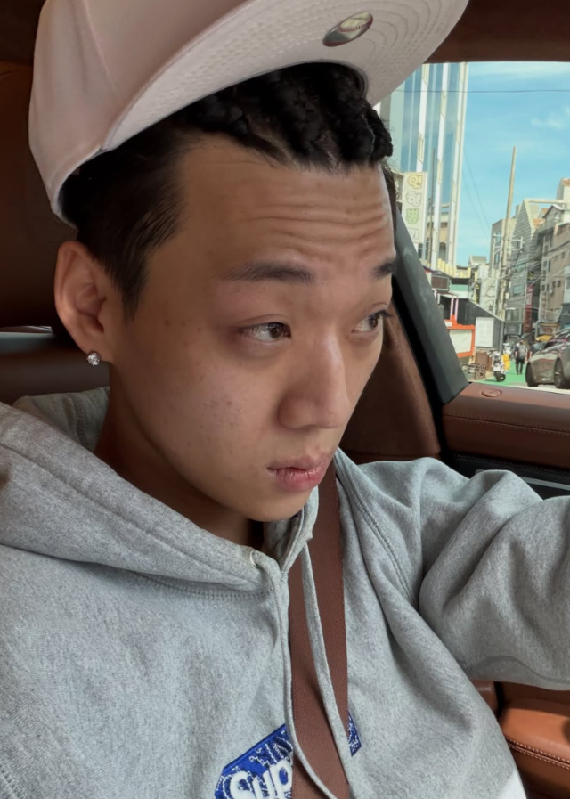 “의리보다 계좌 잔고” <b>양홍원</b> 불륜 <b>폭로</b>자, 라이브로 켠 속내