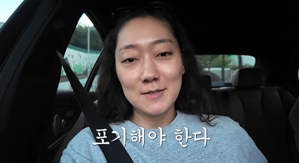YouTube動画の車内で新居探しについて話す俳優パク・ギョンヘ
