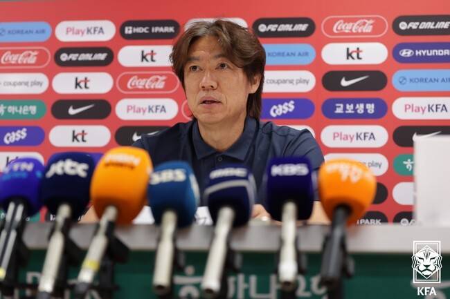 홍명보 前 감독, 사퇴 후 첫 공식 입장 밝혔다…"미국행 도피 아냐, 가족 지키기 위해서 간 것"