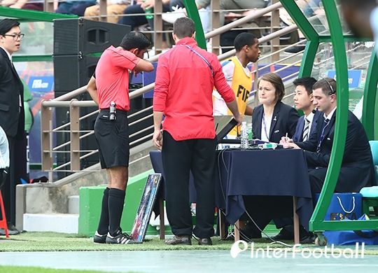 [U-20 POINT] VAR로 변경된 판정, 뼈아팠던 '레드카드'