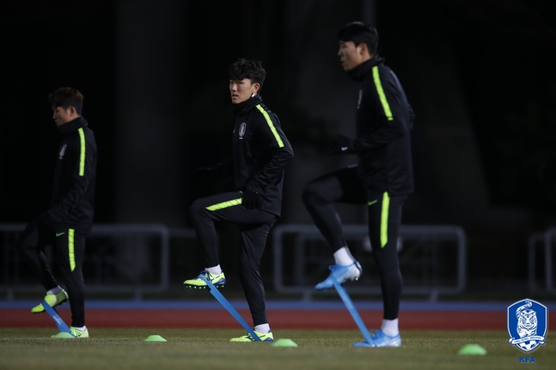 [동아시안컵 프리뷰] 중국 '<b>소림축구</b>' 방불...'부상 속출' 벤투호도 경계...