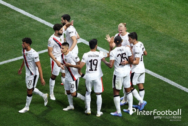 [CWC 리뷰] 무려 6골! &apos;귄도안 멀티골+에체베리 환상 FK골&apos; 맨시티, 알 아인 6-0 대파...박용우는 풀타임