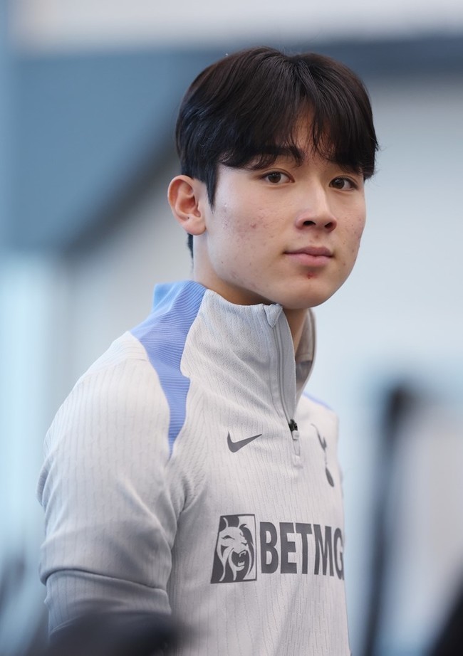 "<b>토트넘</b> 새 감독이 <b>양민혁</b>을 '월드 클래스'로 키울 수 있다"…英 매체의...