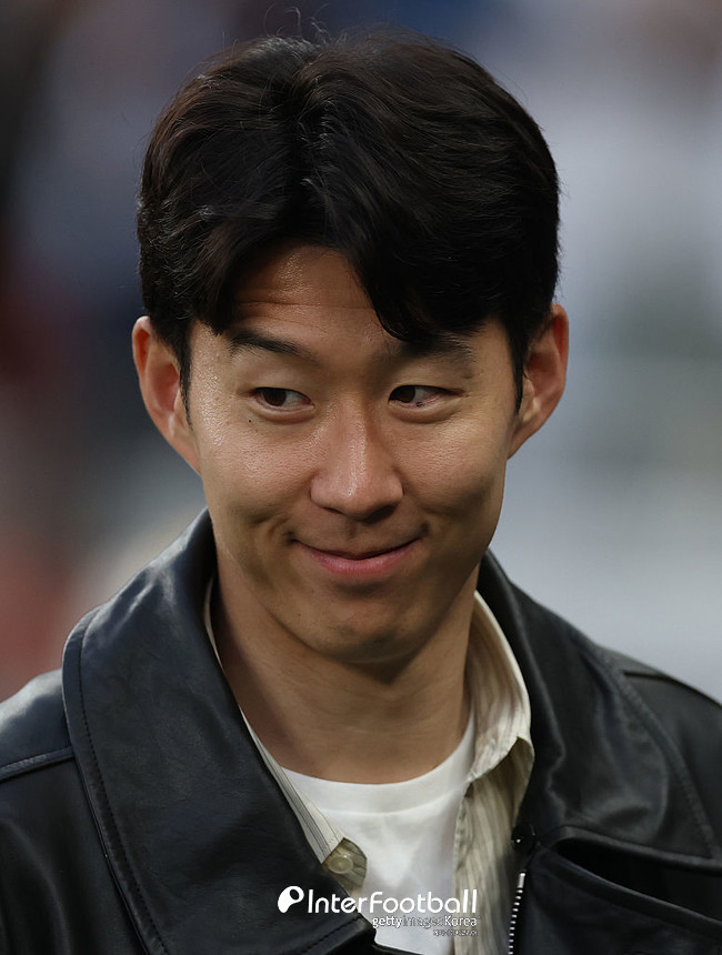 "<b>손흥민</b>, 토트넘 입단 후 처음으로 <b>벤치</b> 전락할 수도"...<b>잔류</b> 유력 SON, ...