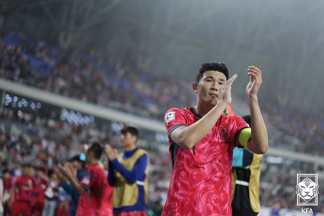 [IN POINT] 홍명보 감독, '대표팀 주장 <b>교체</b> 가능성' 언급…<b>손흥민</b> 다음...