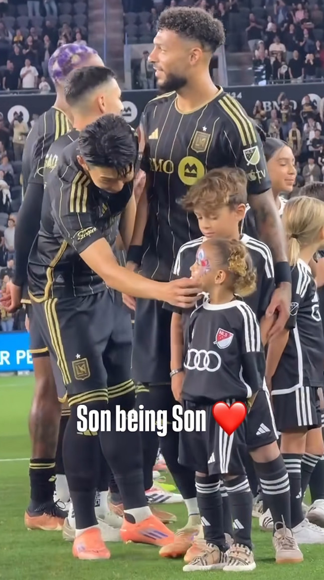 이래서 <b>손흥민</b> 영입했네...에스코트 어린이 쓰담쓰담! LAFC 보드진 "사람...