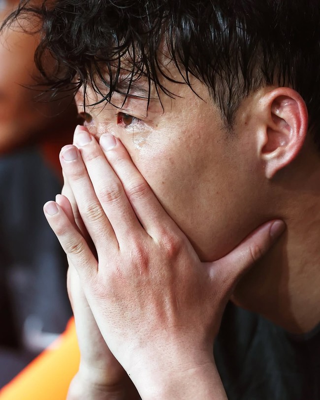 결국 <b>손흥민</b> 자리가 문제다..."토트넘은 쏘니 대체할 최고 윙어 영입하...