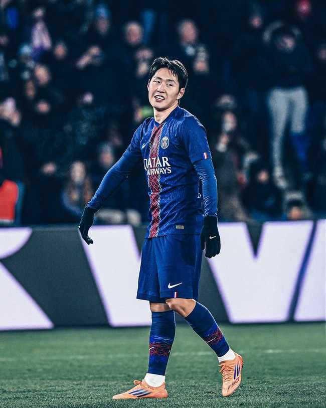 '예뻐 죽겠네!' <b>이강인</b> PSG 팬들 마음에 쏙 들어갔다→"LEE, <b>토트넘전</b> 선...