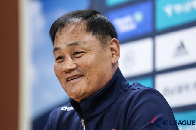 우려에서 기대로...<b>석현준</b>부터 시작! 최윤겸 감독이 발로 뛰었다→<b>용인</b>...