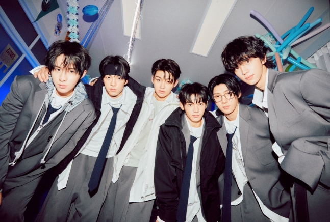 투어스, 'Last Bell'로 주간 음반 차트 1위 싹쓸이