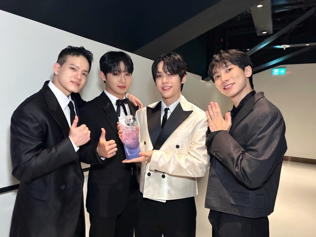 비투비, 올해의 보컬 그룹으로 뽑혔네요 !!