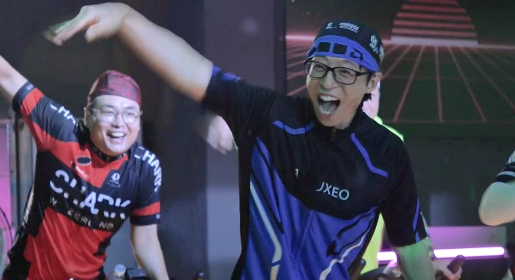 '60kg 미만' 유재석, 가녀린 다리로 체력은 강철…'광란의 <b>스피닝</b>'