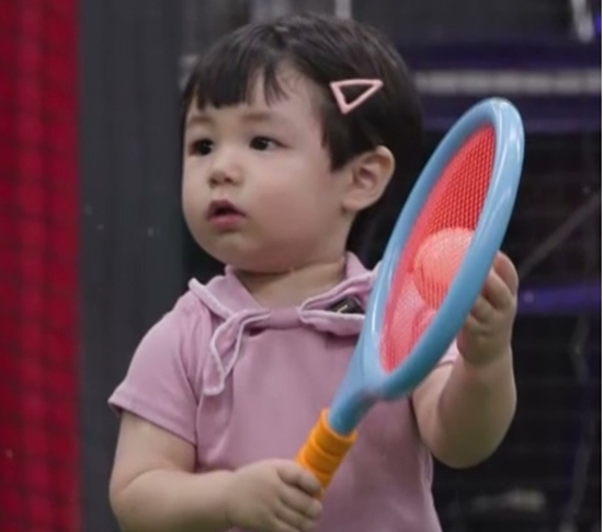 <b>심형탁 아들</b>, 외탁했구나…'<b>테니스</b> 선수' 외삼촌 따라 실력 발휘