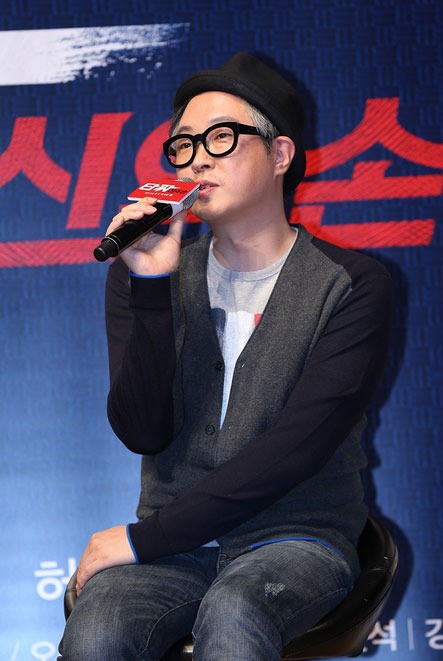 [김지혜의 논픽션] '<b>타짜</b>2', '<b>벨제붑의 노래</b>'에서 '신의 손'으로 바뀐 이...