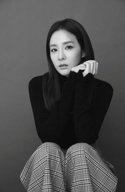 2NE1 Sandara Park, who left YG Entertainment and signed a contract with Abyss Company