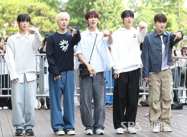 뮤직뱅크 출근길 사진이에요