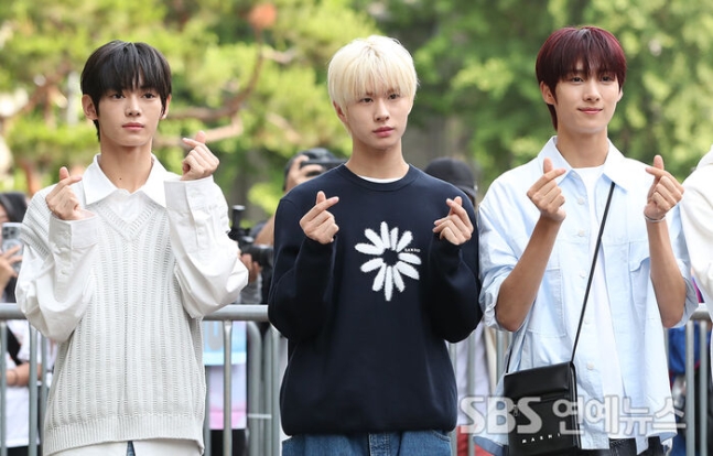 뮤직뱅크 출근길 사진이에요