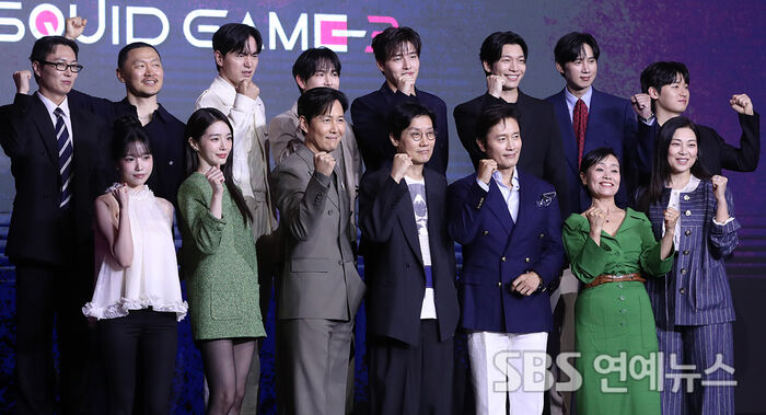 '<b>오징어게임</b>3' 황동혁 감독 "배우들 SNS <b>스포 논란</b>? 실수는 용서해야"